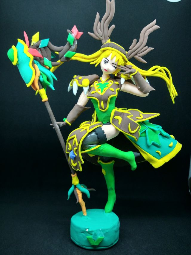 玩家手工作品 娘化的魔兽经典套装与神器