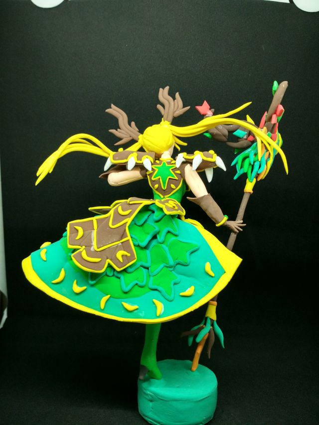 玩家手工作品 娘化的魔兽经典套装与神器